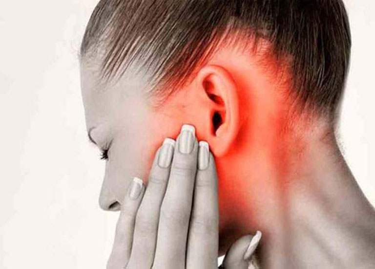 đau tai do viêm họng gây ra
