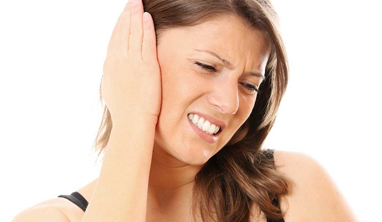 đau nhức tai to viêm họng gây ra
